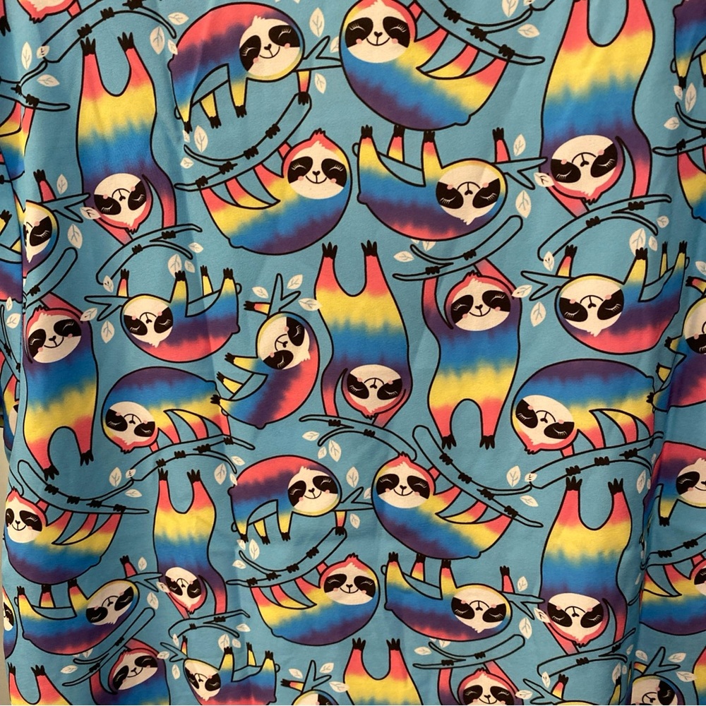 Zoe + Chloe Large L Chillax Max Rainbow Sloth Scrub Top Women Ladies Shirt Cute - Picture 11 of 11